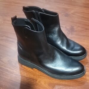 Wome's Black Leather Boots